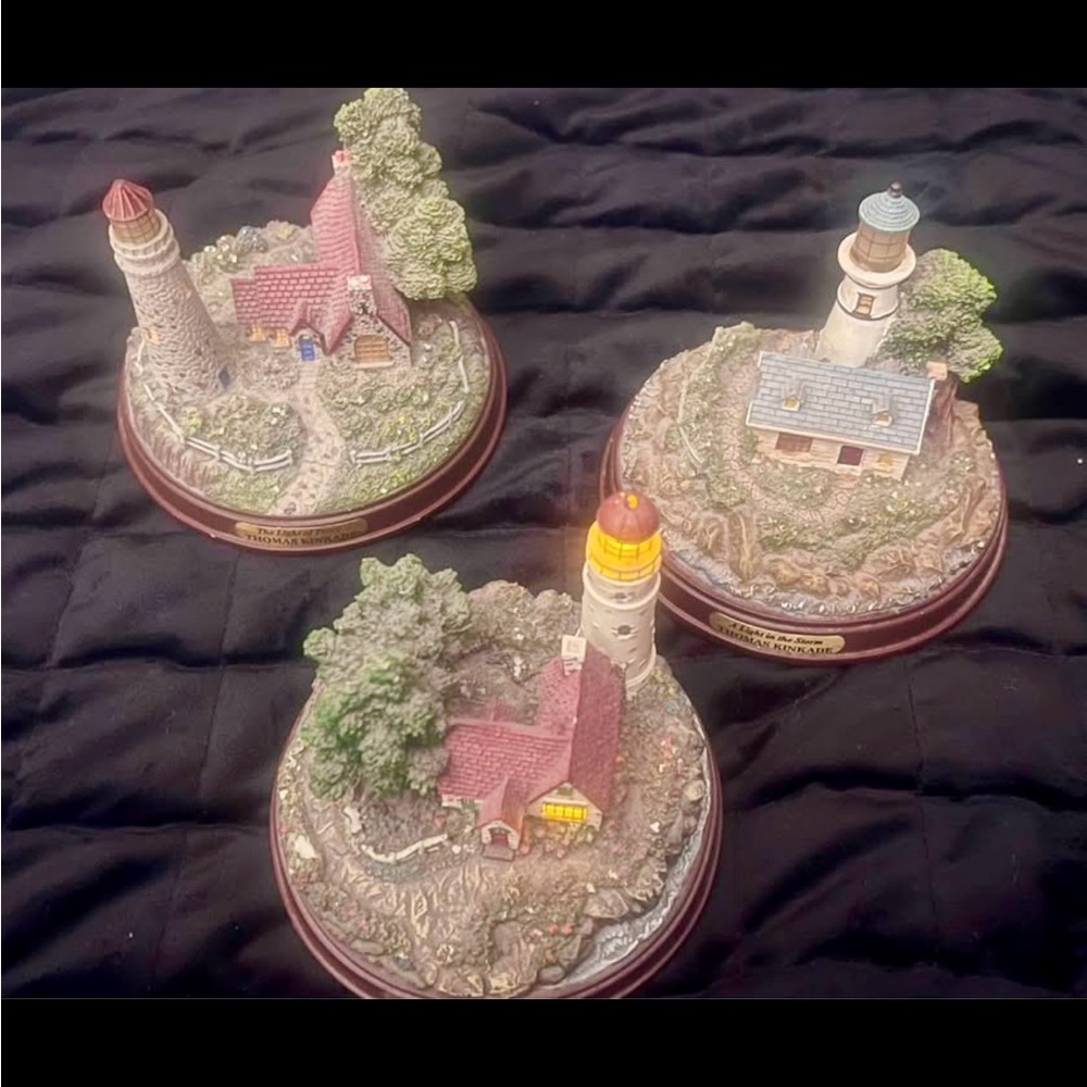 Charming Lighthouse and Cottage Figurines